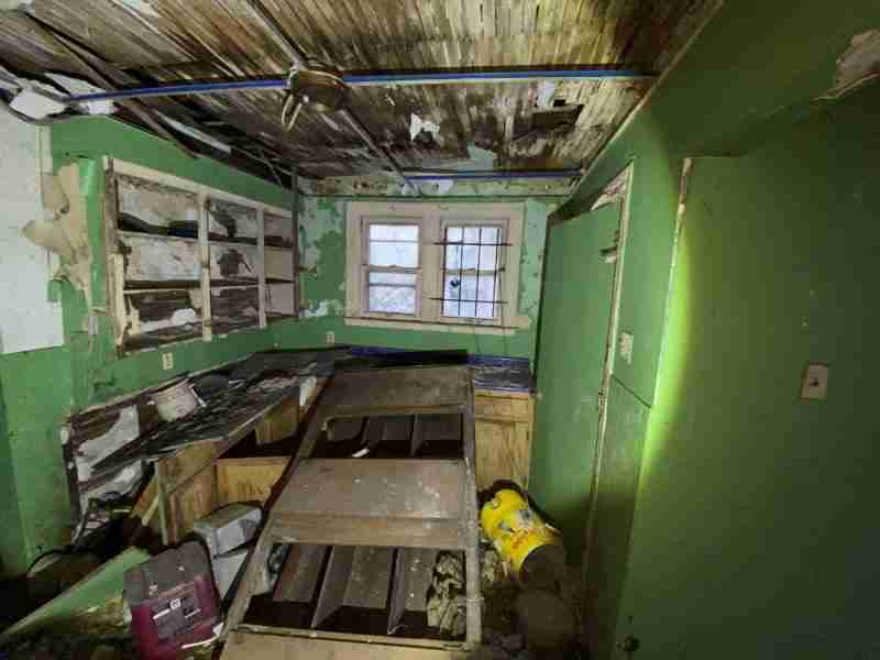 14475 Robson (42).jpg